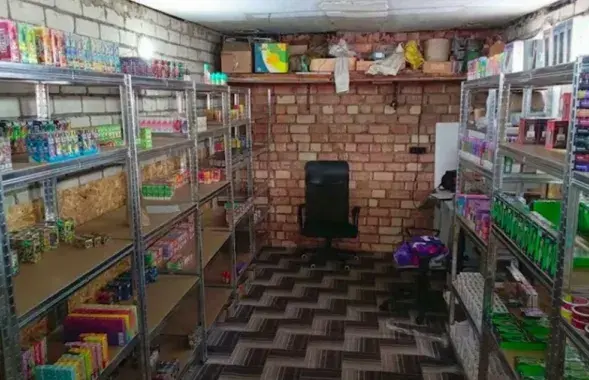 Более тысячи вейпов хранились в гараже
