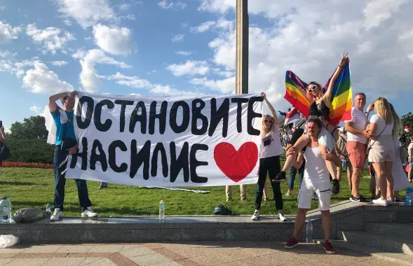 Представители ЛГБТК+-активизма во время митинга, август 2020 года
