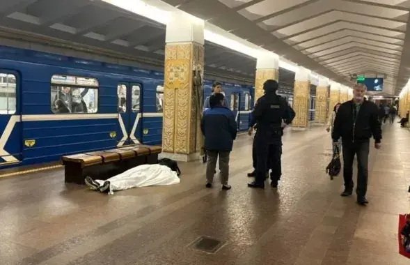 На станцыі "Плошча Якуба Коласа" памёр пасажыр
