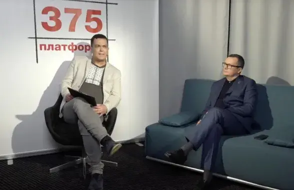 Кірыл Пазняк (злева) і прапагандыст Юрый Васкрасенскі
