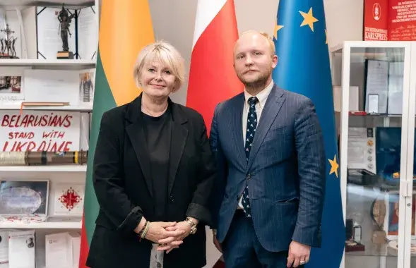 Денис Кучинский и руководительница Международного гуманитарного фонда Берит Линдеман
