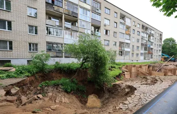 Витебский дом, возле которого обвалился грунт

