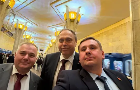 Чыноўнікі ў метро
