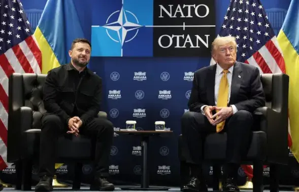 Уладзімір Зяленскі і Дональд Трамп на саміце NATO
