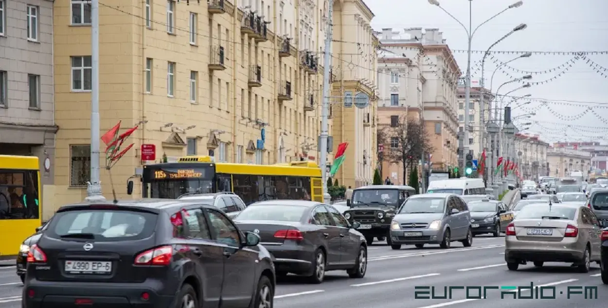 Аўтамабілі ў Мінску / З архіву Еўрарадыё
