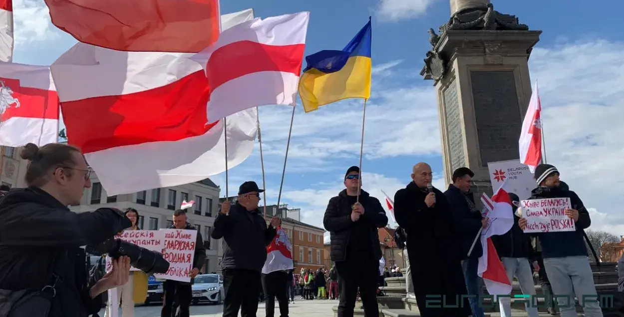 Зенон Позняк выступает на День Воли в Варшаве / Еврорадио
