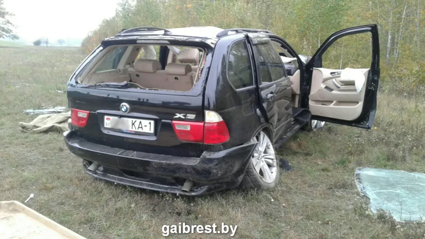 У Столінскім раёне перакулілася BMW X5 з 6 пасажырамі, загінуў кіроўца