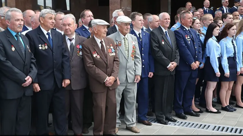 Лукашэнка на гомельскім вакзале адпраўляў першы грузавы цягнік на электрацязе