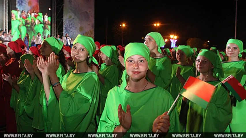 У Беларусі прайшла акцыя "Спяваем гімн разам" (фота, відэа)