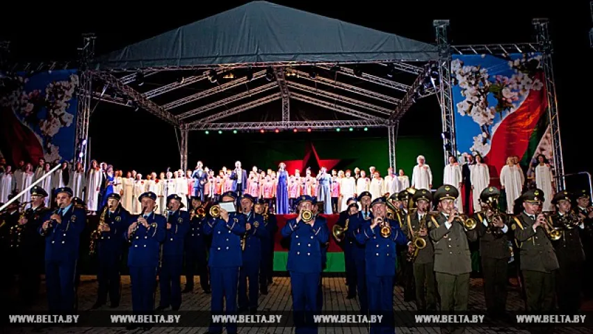 У Беларусі прайшла акцыя "Спяваем гімн разам" (фота, відэа)