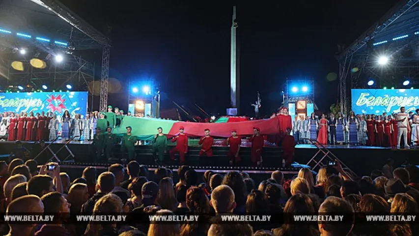 У Беларусі прайшла акцыя "Спяваем гімн разам" (фота, відэа)