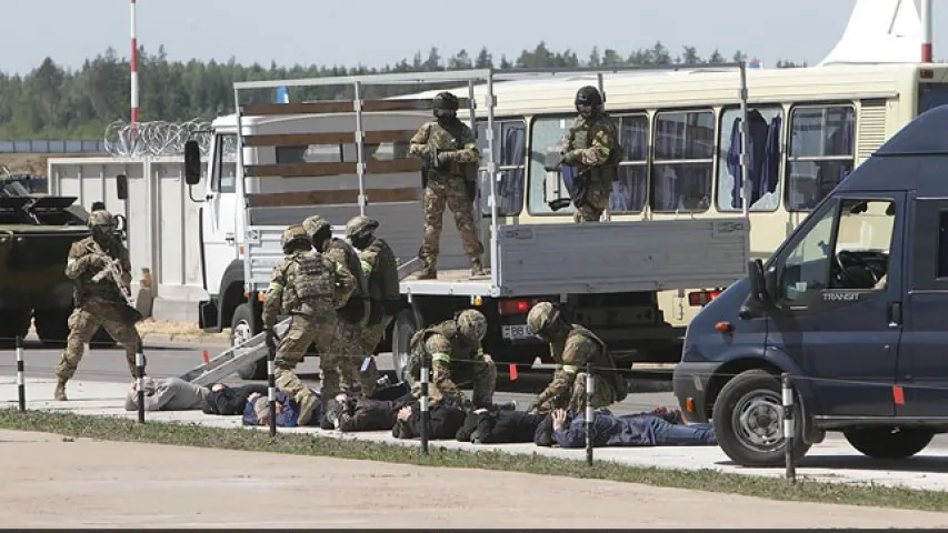 У Нацыянальным аэрапорце Мінск “Боінг” вызвалялі ад “тэрарыстаў” (фота)