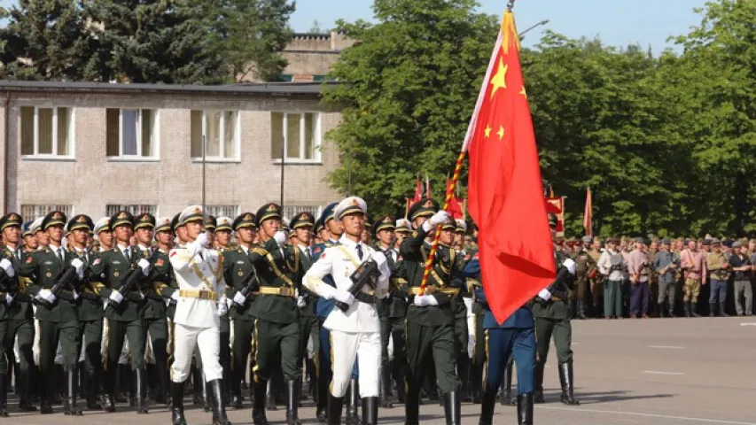 Расійскія, кітайскія і азербайджанскія вайскоўцы ў Мінску (фота)