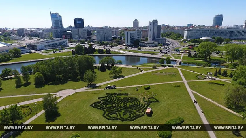 У Мінску з'явіўся "жывы лабірынт" у выглядзе карты Беларусі (фотафакт)