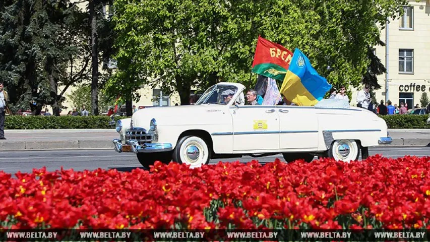 Фота і відэа з параду рэтрааўтамабіляў у Мінску