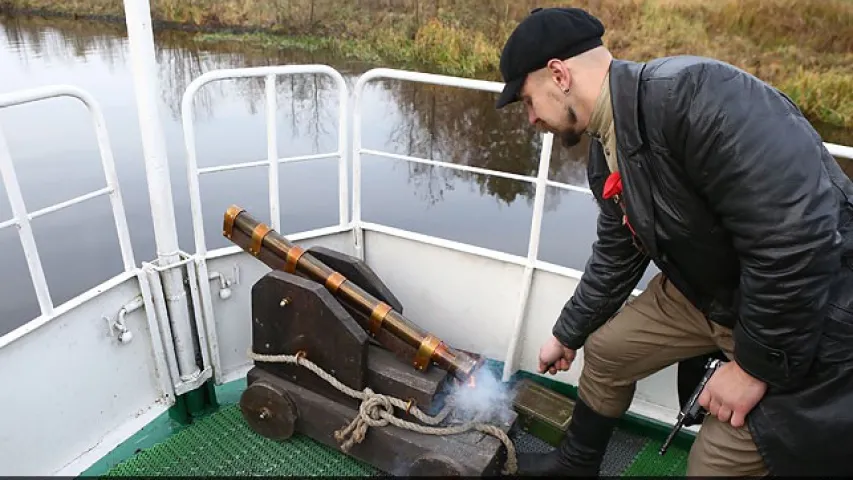 На Аўгустоўскім канале страляла “Аўрора” (відэа)