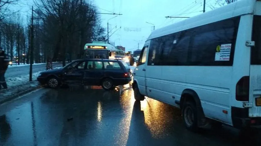 У Магілёве ў сутыкненні легкавіка і маршруткі пацярпелі два пасажыры