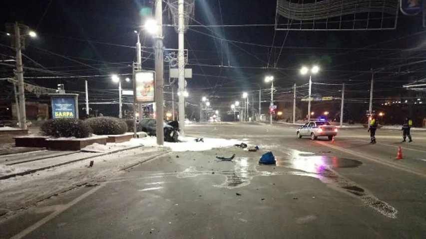 У Віцебску легкавік урэзаўся ў светлавую апору, кіроўца загінуў