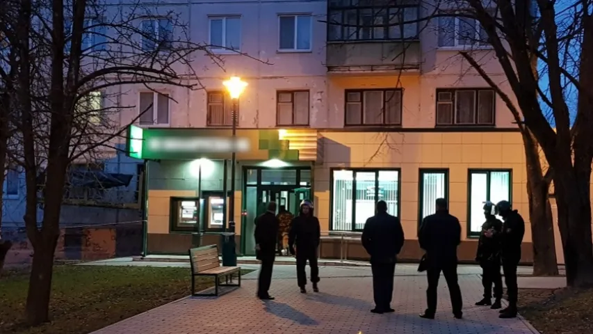 У Магілёве высвятляюць усе абставіны захопу закладнікаў у банку (фота)