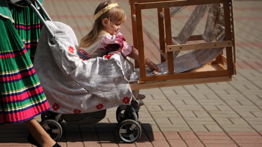 Парад дзіцячых вазочкаў прайшоў у Магілёве (фота)