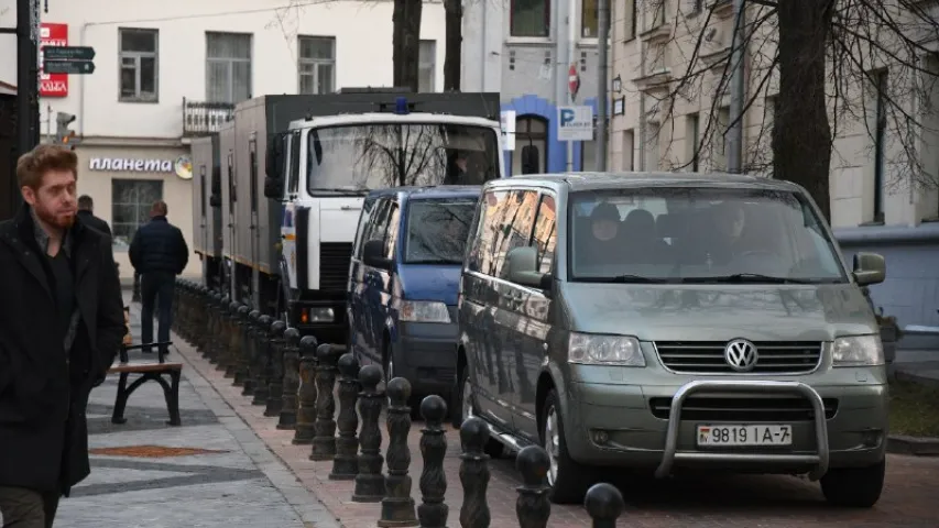 На месцы затрымання Лявона Вольскага моладзь спявала "Тры чарапахі" (відэа)