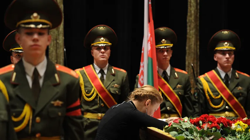 Як у Мінску развітваліся з Аляксандрам Ціхановічам. Фотарэпартаж