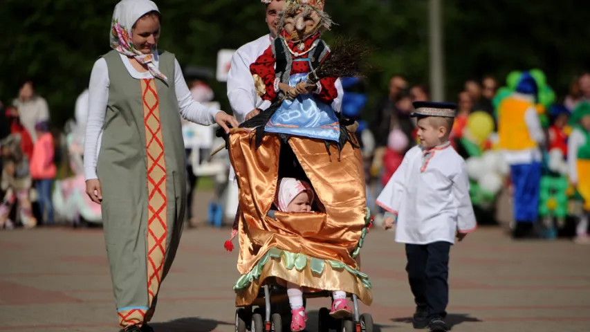 Парад дзіцячых вазочкаў прайшоў у Магілёве (фота)