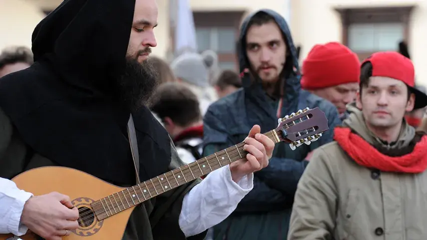 Фотарэпартаж: У Мінску зладзілі бітву на Нямізе