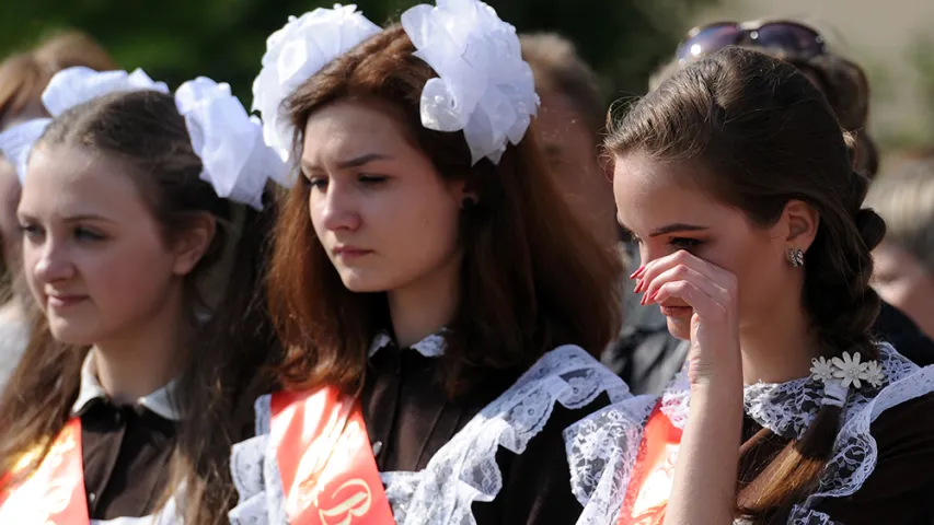 Фотарэпартаж: Апошні званок у адзінай жаночай гімназіі ў Беларусі