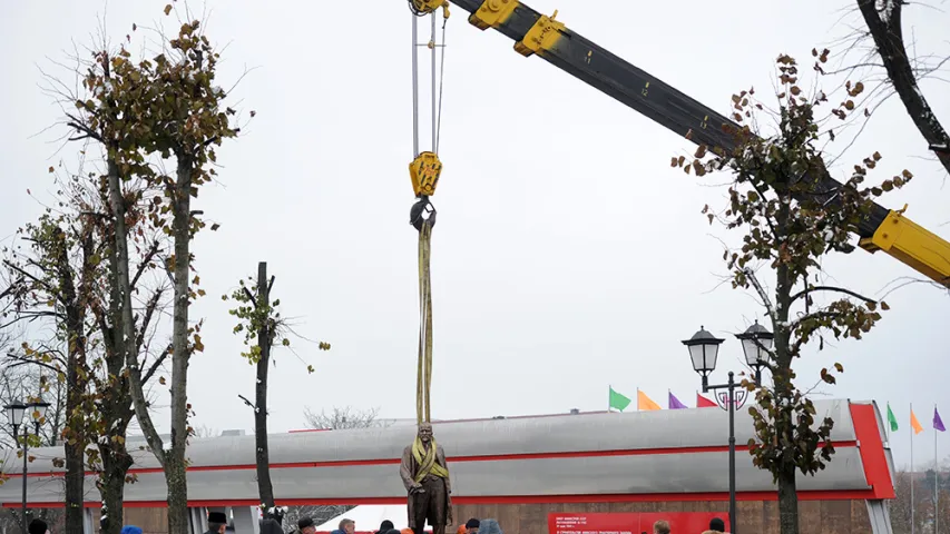 У Мінску каля трактарнага завода ўсталявалі помнік Леніну. Фотарэпартаж 