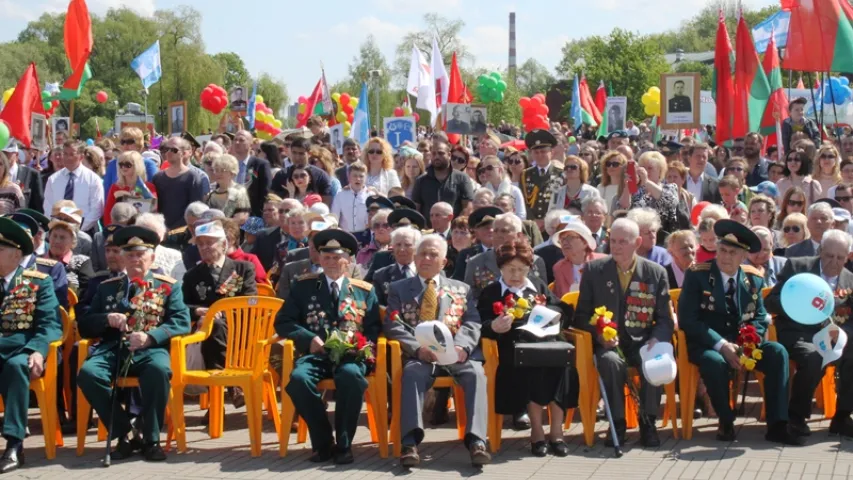 У Брэсцкай крэпасці 9 траўня мітынгавалі каля 35 тысяч чалавек (фота)