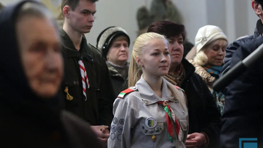 У Фарным касцёле ў Гродне сустрэлі Віфліемскі агонь (фота)