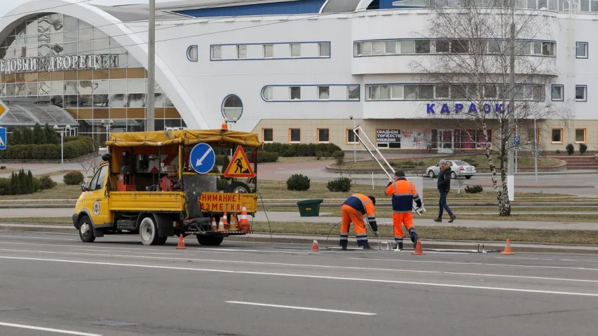 У Баранавічах рыхтуюцца да прыезду Лукашэнкі: ферму замаскіравалі зялёнай сеткай