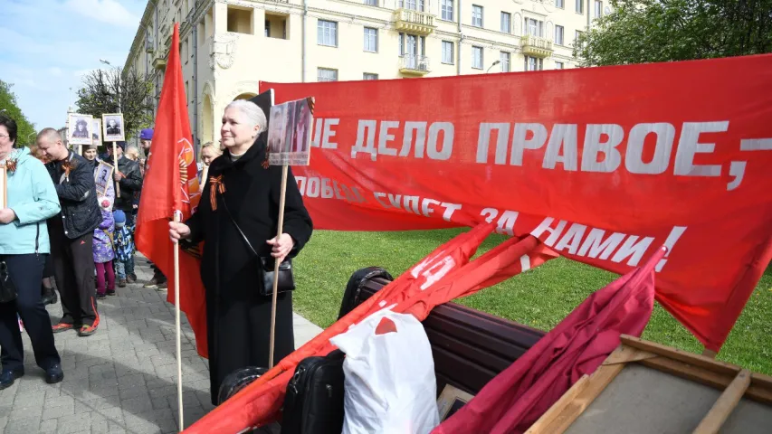 У Мінску ўдзельнікі акцыі "Несмяротны полк" прынеслі партрэты Сталіна (фота)