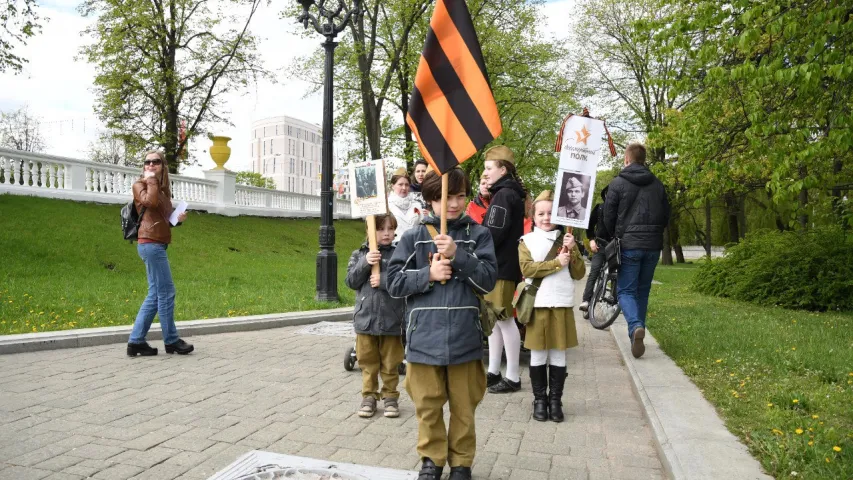 У Мінску ўдзельнікі акцыі "Несмяротны полк" прынеслі партрэты Сталіна (фота)