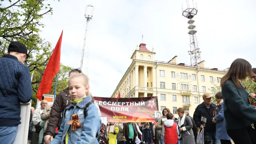 У Мінску ўдзельнікі акцыі "Несмяротны полк" прынеслі партрэты Сталіна (фота)