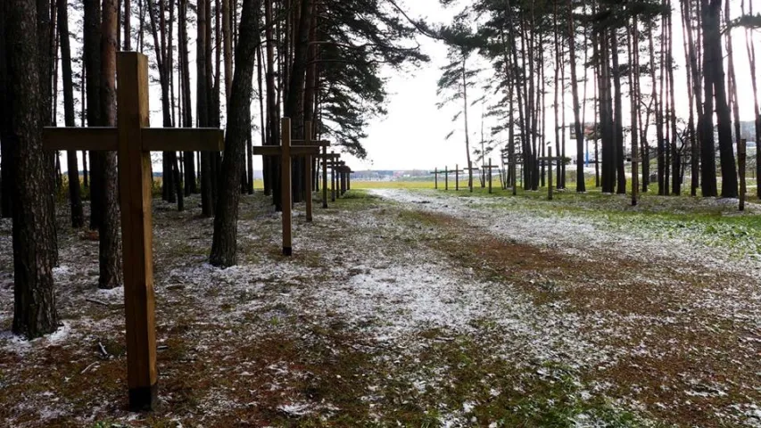 Амбасадары краін ЕС наведалі Курапаты (фота)