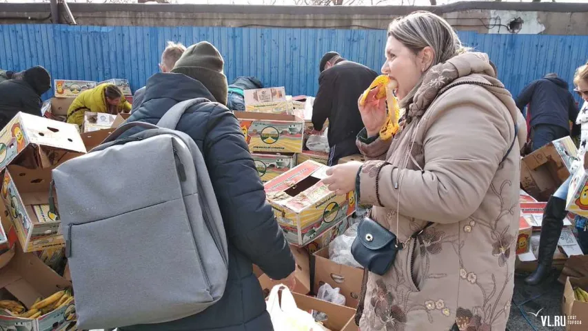 Прадпрымальнікі бясплатна раздалі 24 тоны бананаў з Эквадора (фота)