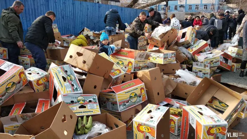 Прадпрымальнікі бясплатна раздалі 24 тоны бананаў з Эквадора (фота)