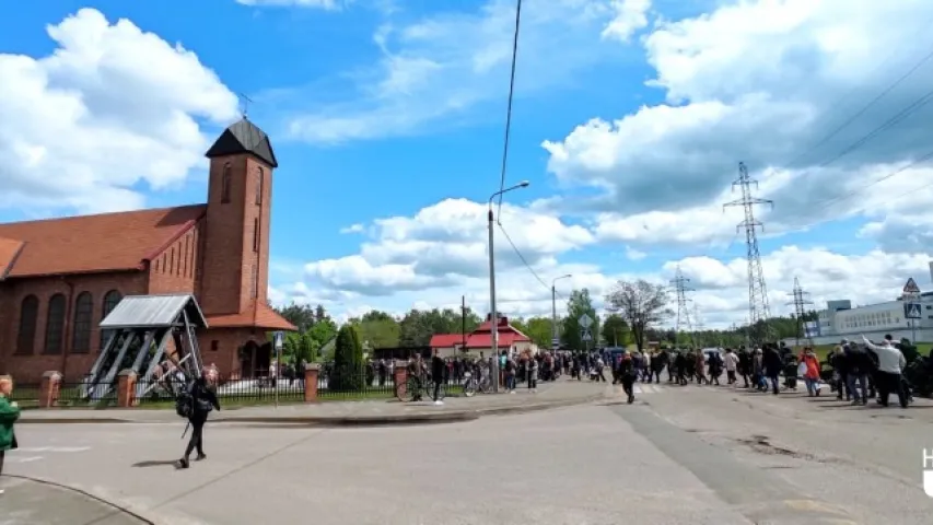 Як у Бярозаўцы развітваліся з палітвязнем Вітольдам Ашуркам