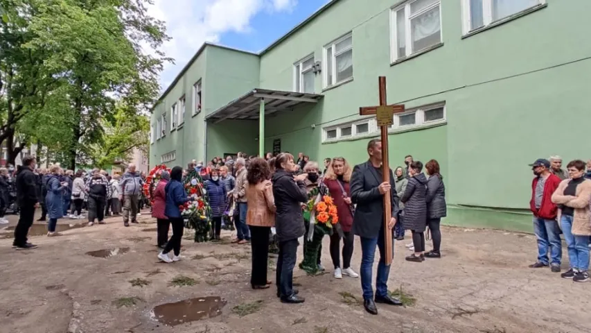 Як у Бярозаўцы развітваліся з палітвязнем Вітольдам Ашуркам