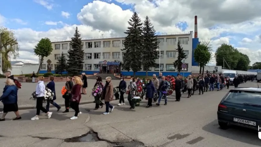 Як у Бярозаўцы развітваліся з палітвязнем Вітольдам Ашуркам