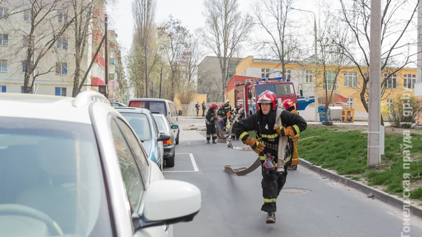 У Гомелі гарэла шпалерная фабрыка (фота, відэа)