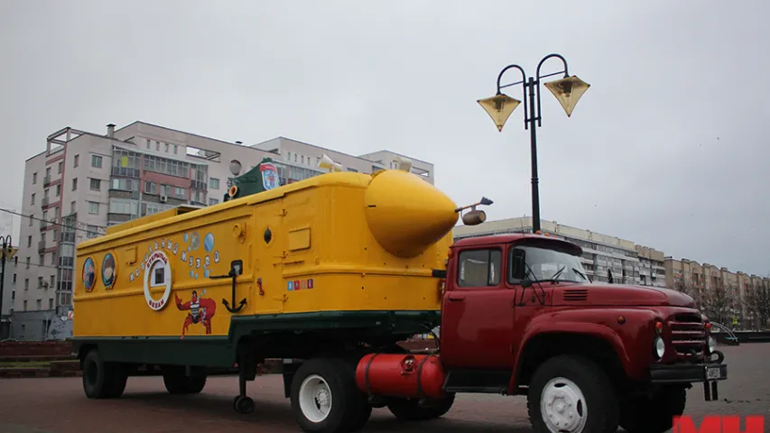 12-метровая “падводная лодка” ў Мінску (фота)