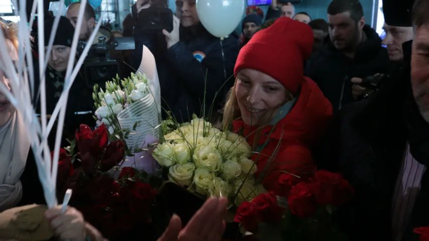 У мінскім аэрапорце Ганну Гуськову сустракалі з караваем, аркестрам і плакатамі