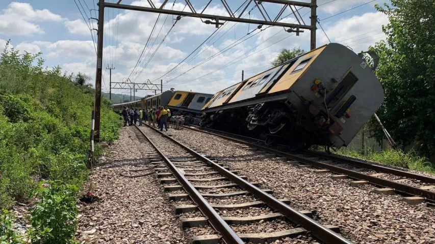 Падчас сутыкнення цягнікоў у ПАР пацярпелі 600 чалавек