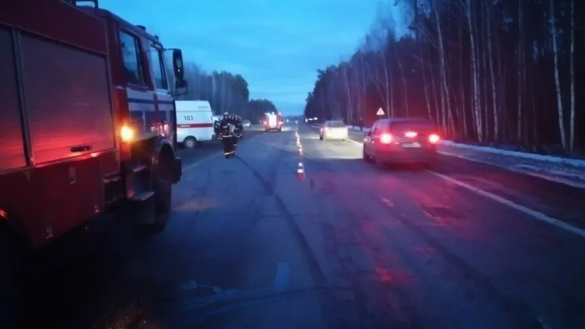 Кіроўцы не падзялілі дарогу пад Рэчыцай — перакуліўся мікрааўтобус