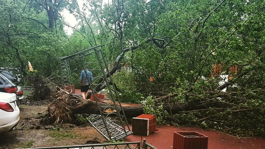 Ураган у Маскве, загінулі 11 чалавек. Фота, відэа