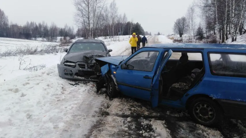 У Дрыбінскім раёне ў лабавым сутыкненні аўтамабіляў пацярпела дзіця