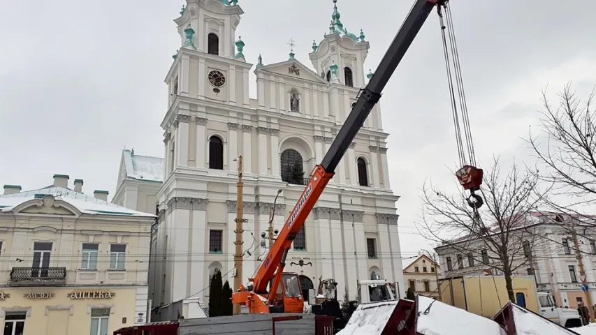 У Гродне знеслі знакамітую грамадскую прыбіральню-"метро" (фота)